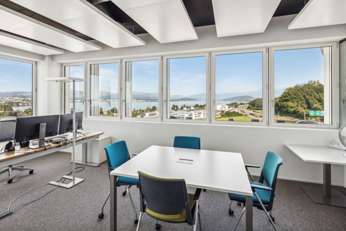 580m² office