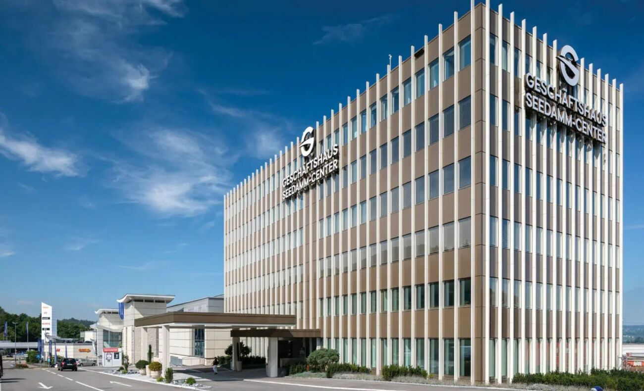 580m² office