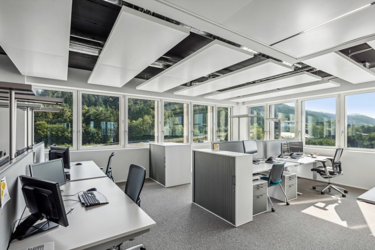 580m² office