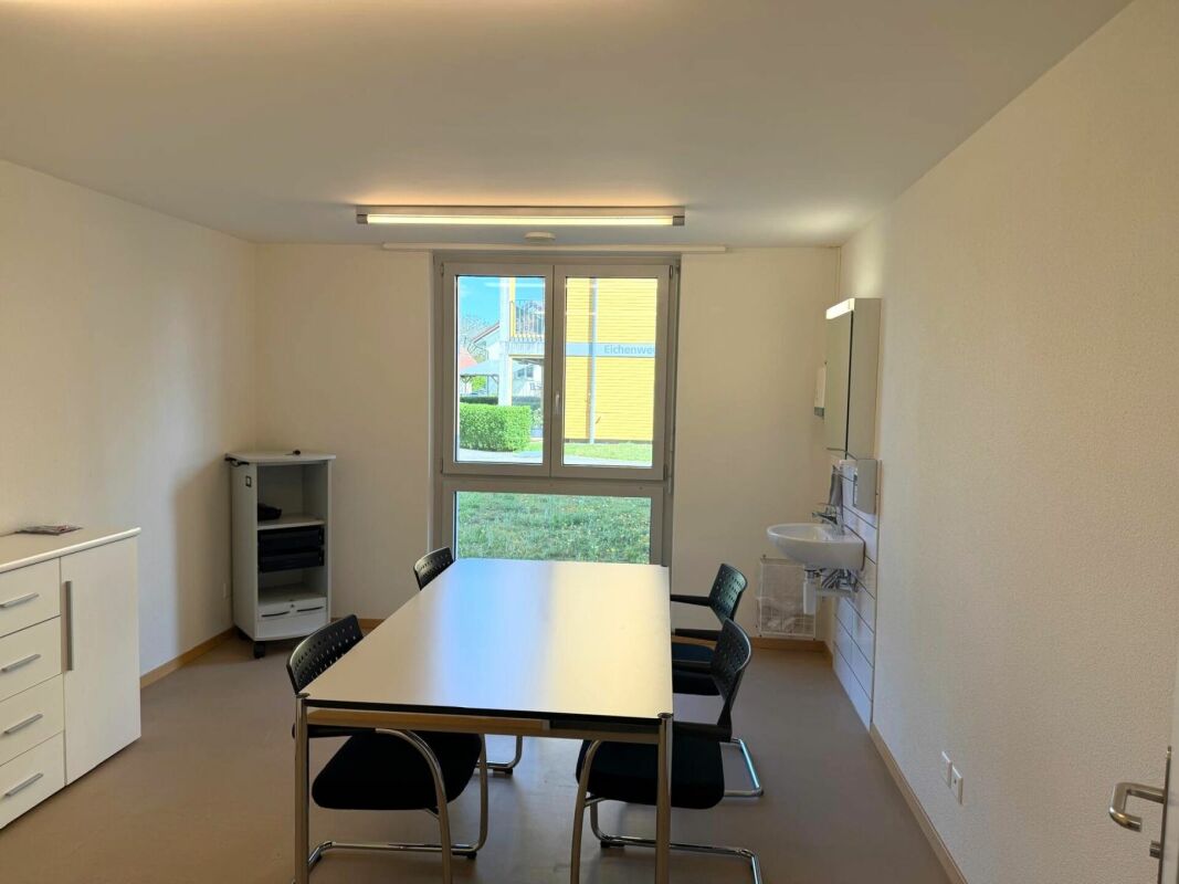 Commercial, Foto 1 von 5