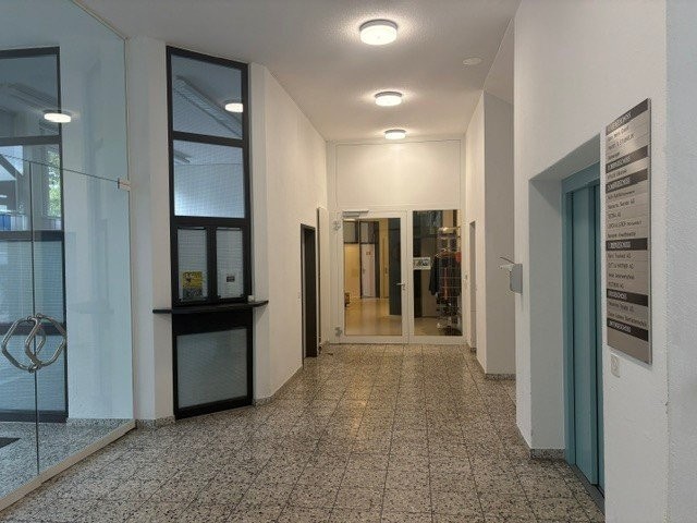 329m² office
