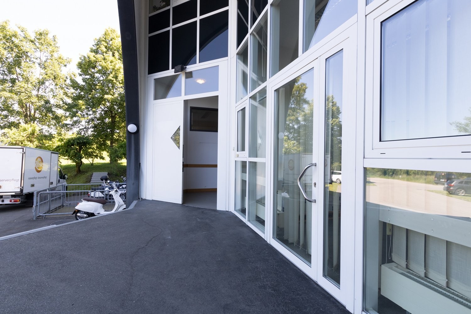 329m² office