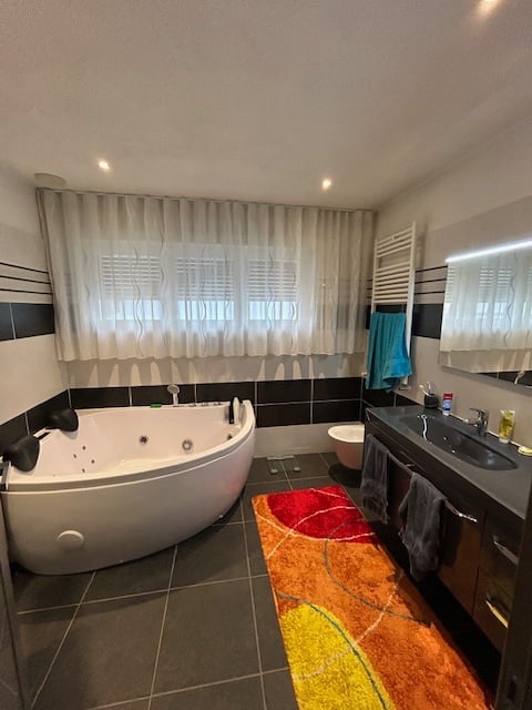 6 rooms apartment