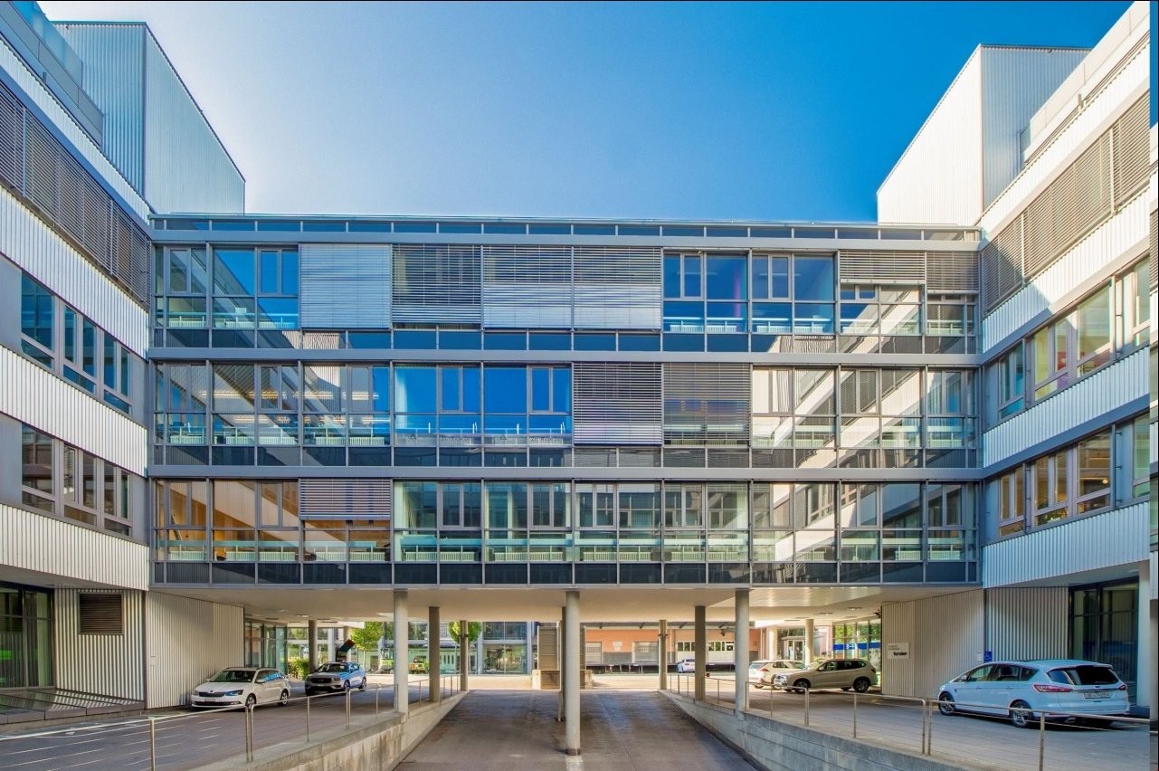 64m² office