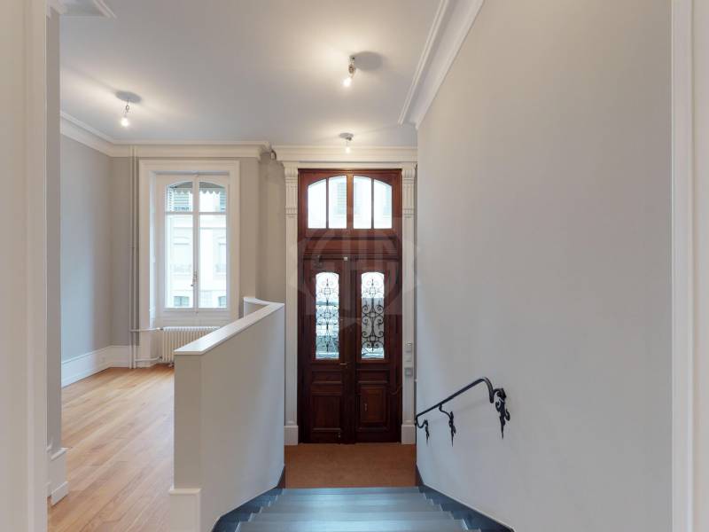 579m² Büro, Foto 3 von 9