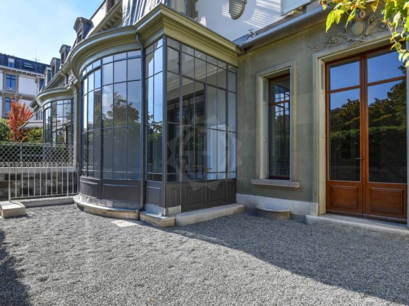 579m² Büro, Foto 1 von 9