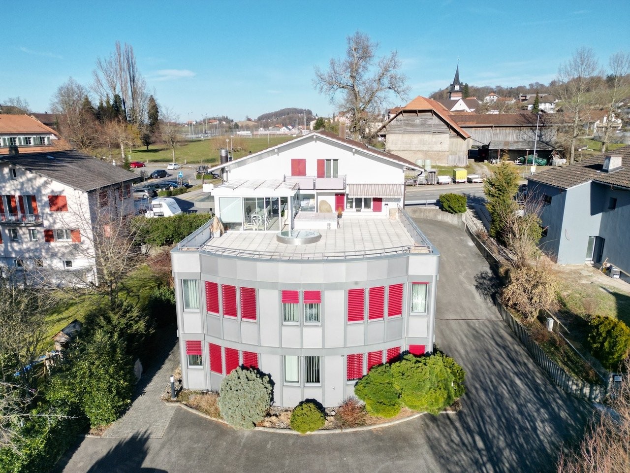 380m² shop