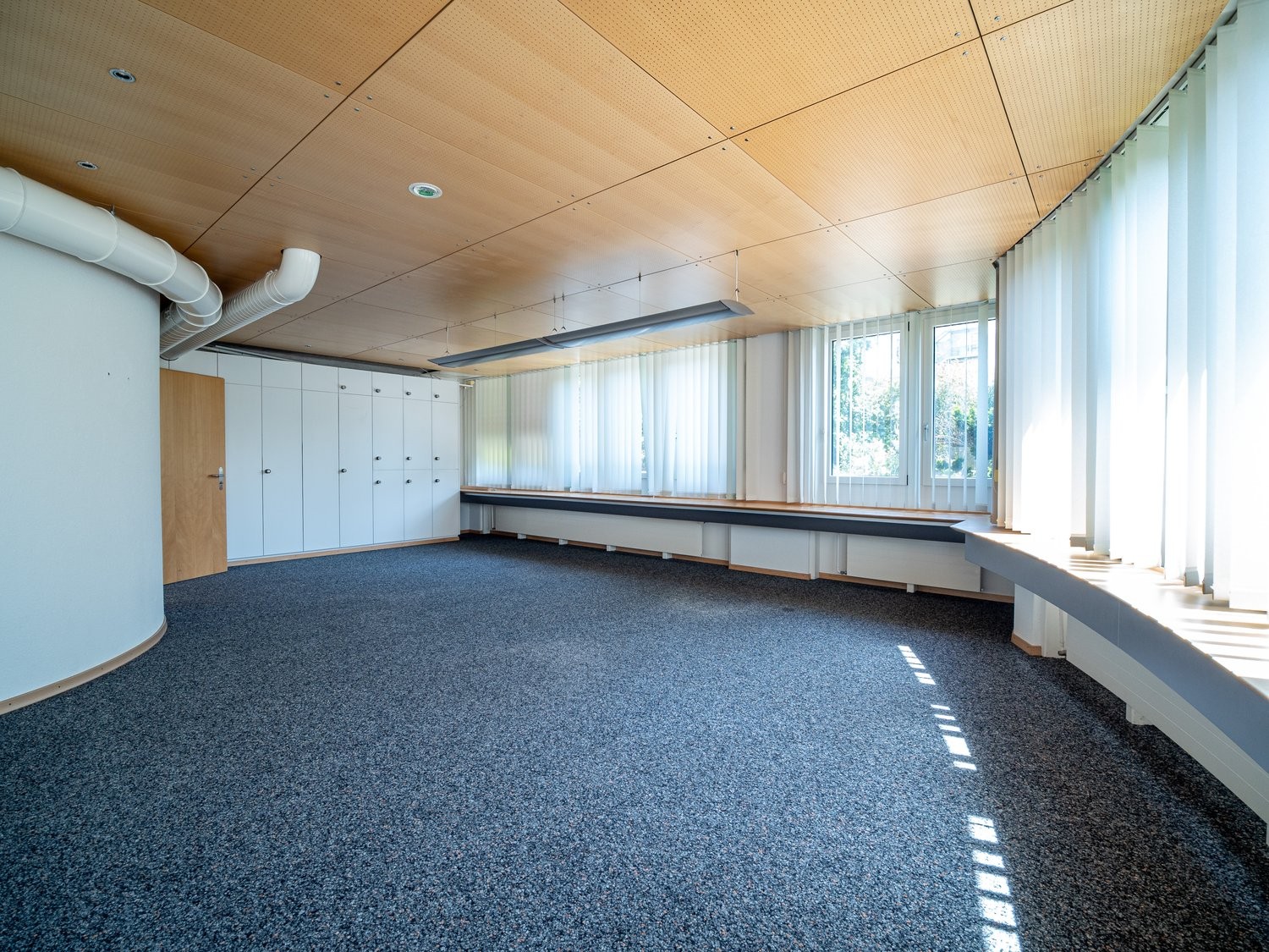 380m² shop