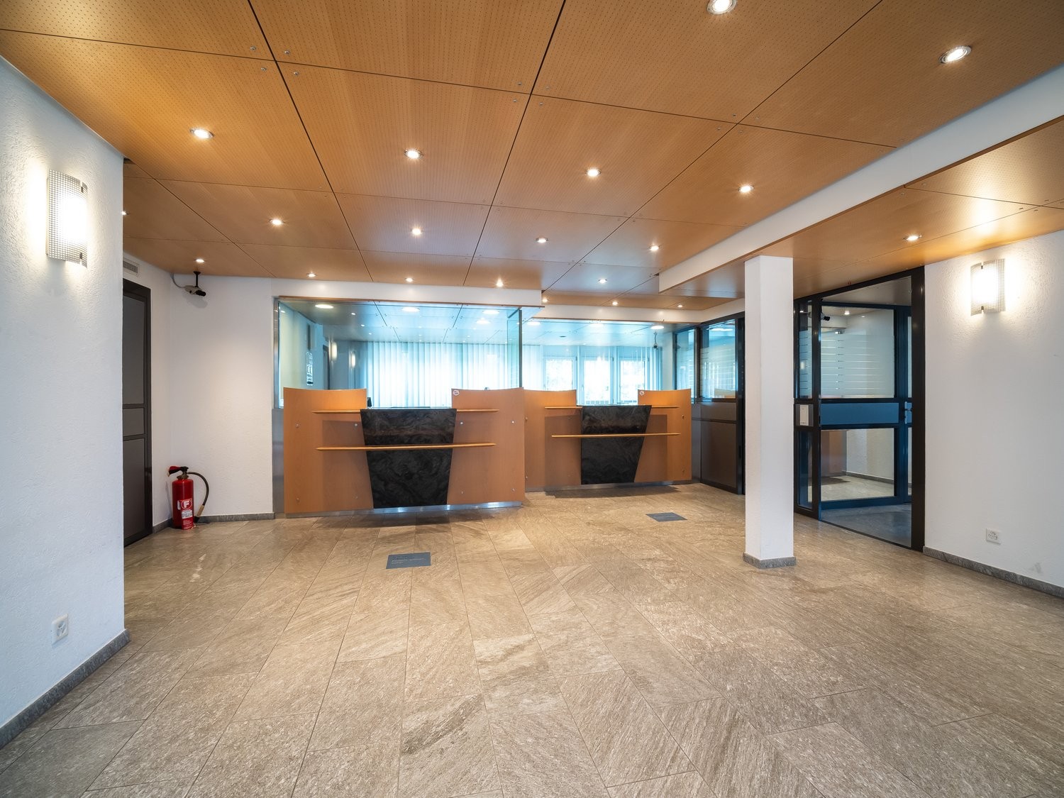 380m² shop
