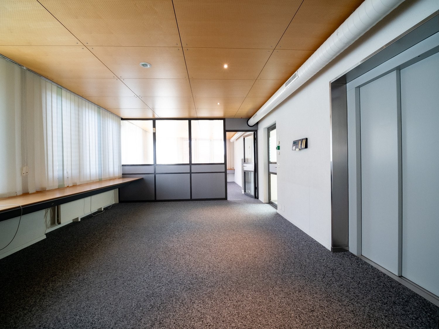 380m² shop