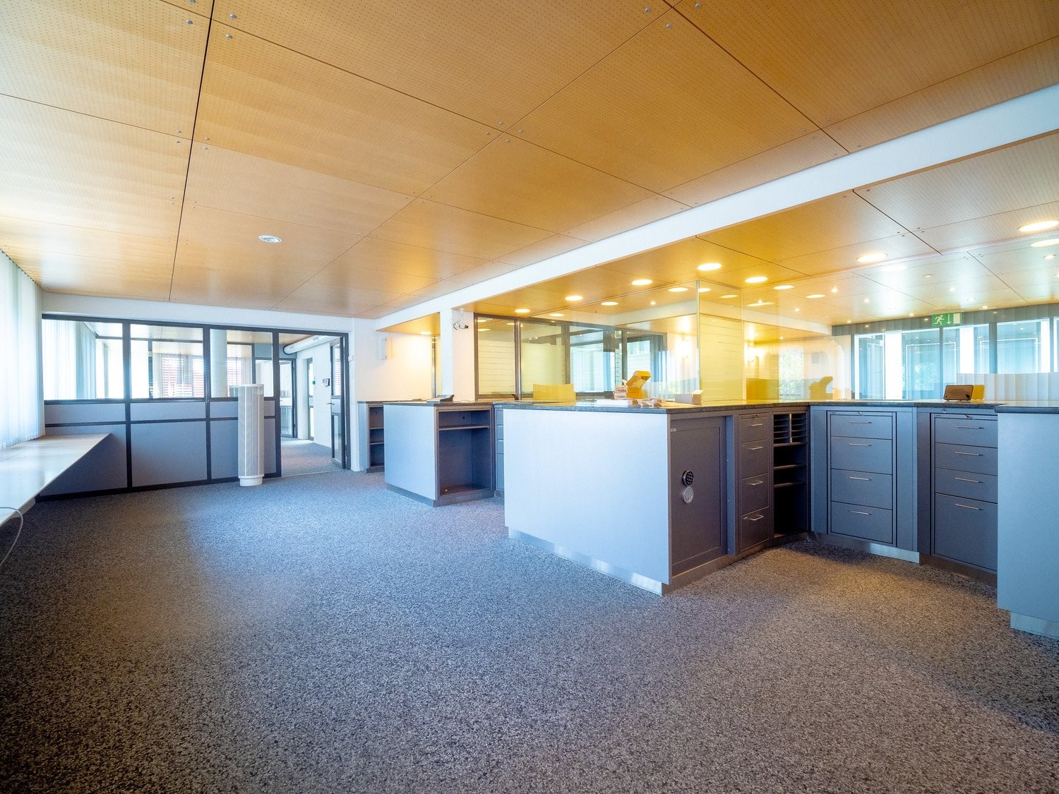 380m² shop