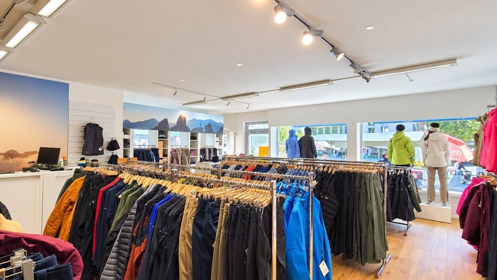 50m² shop