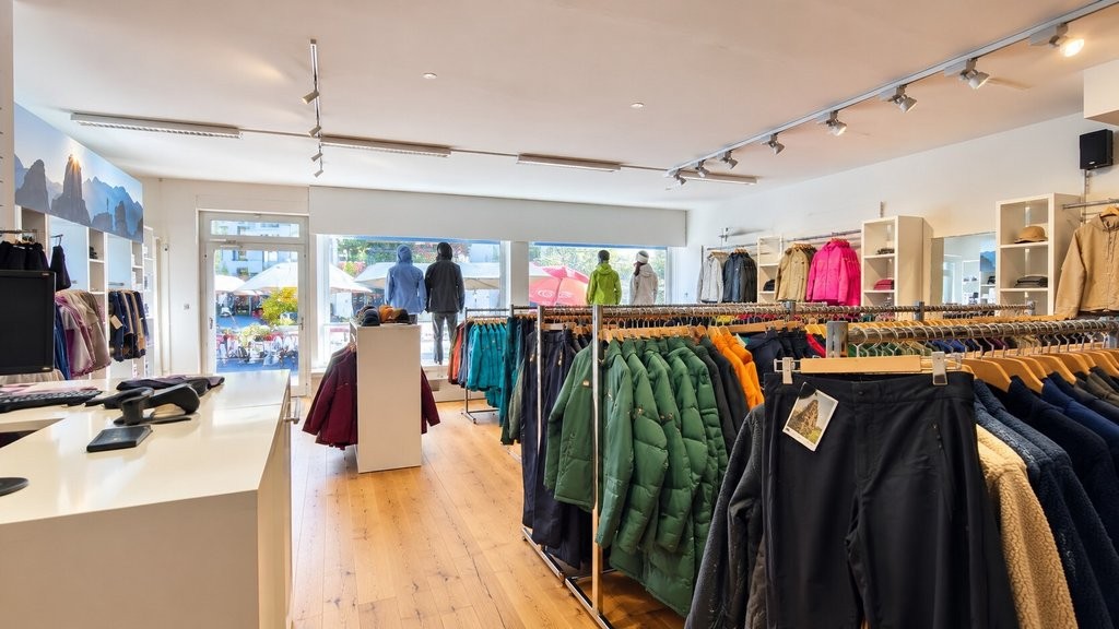 50m² shop