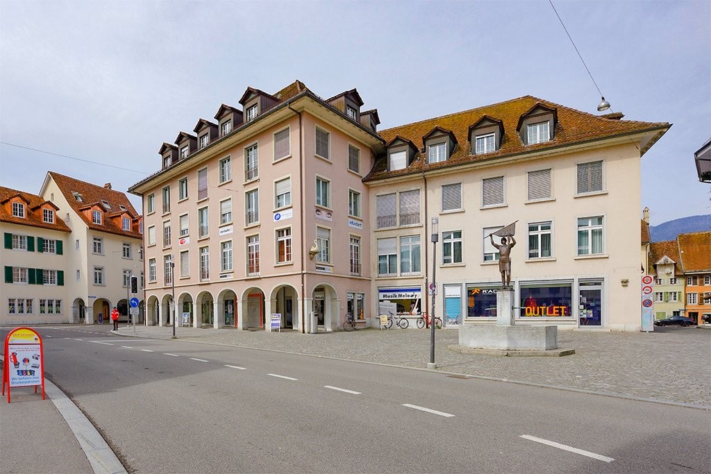 50m² shop