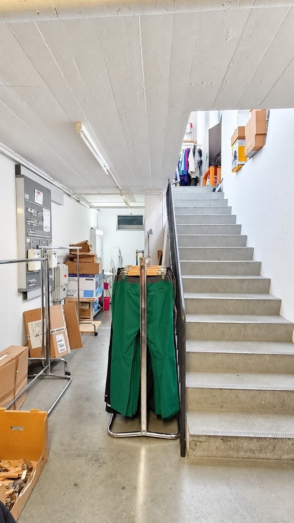 50m² shop