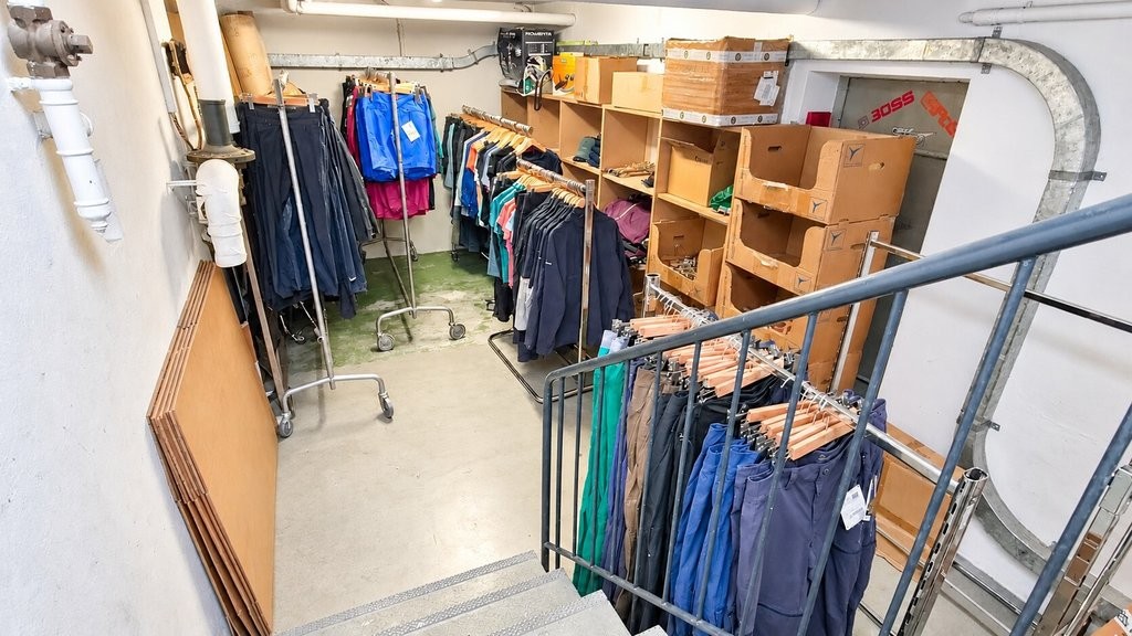 50m² shop