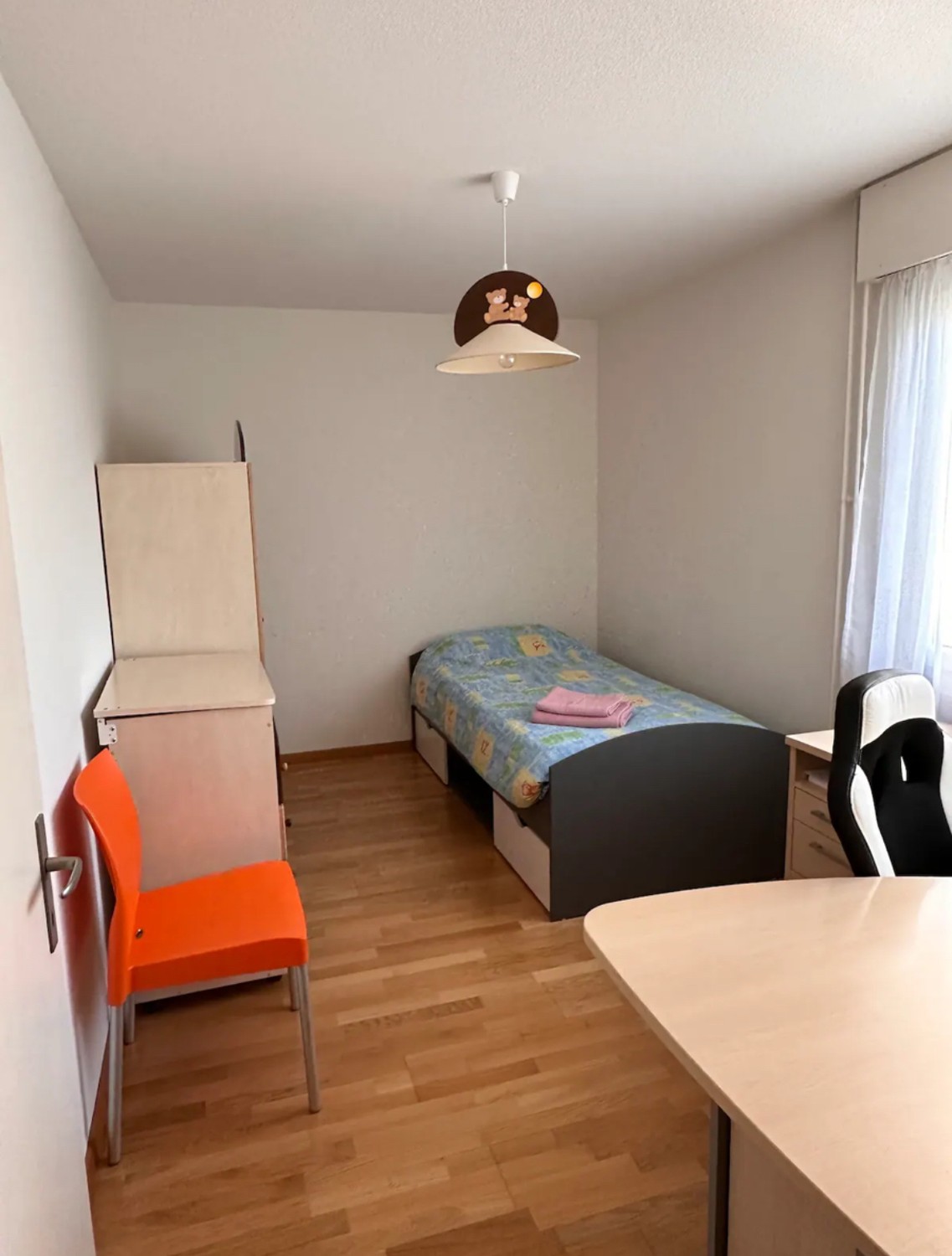 Chambre dans une colocation

Seulement après connaissance, NON FUMEURS, avec un contrat de travail régulier.