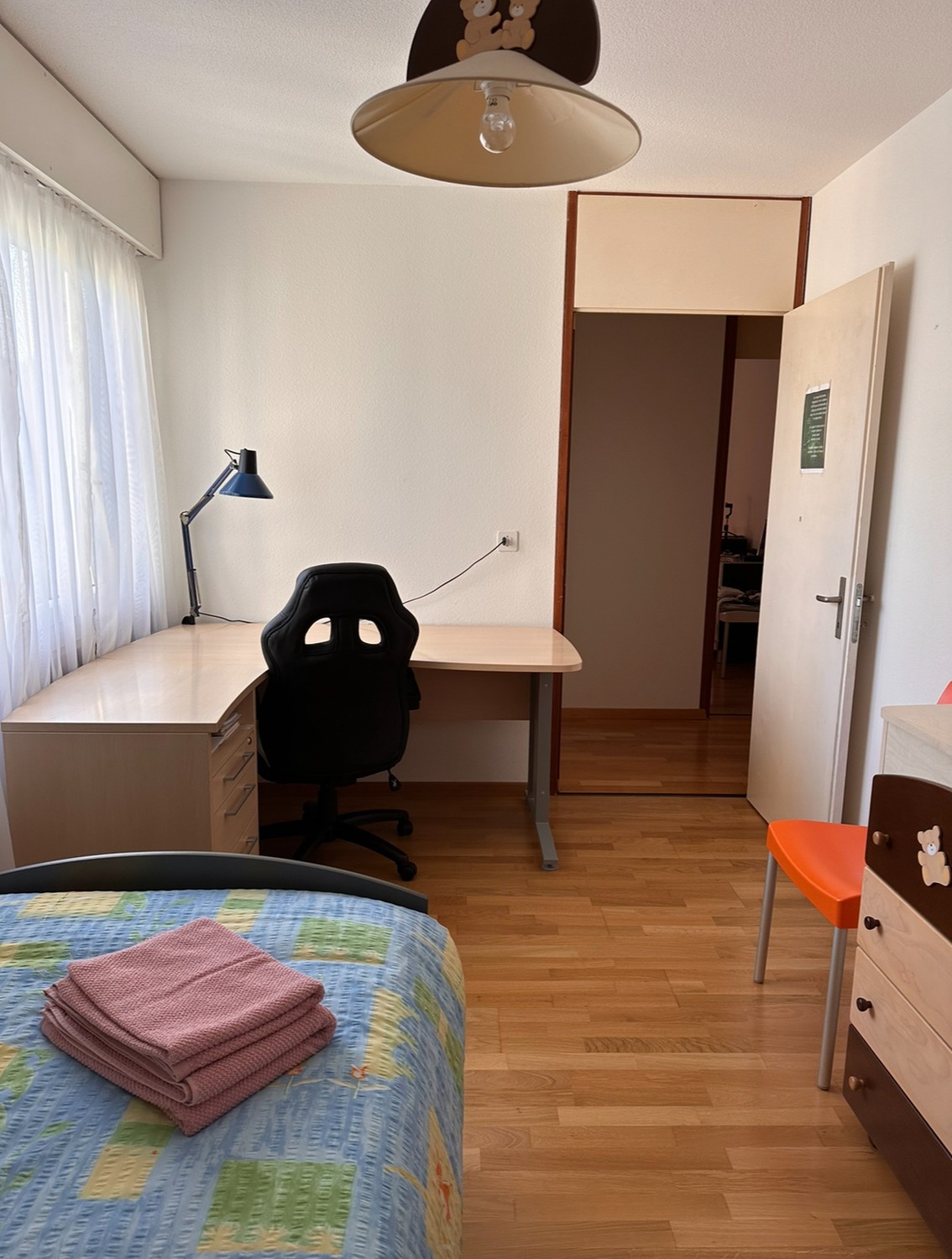 Chambre dans une colocation

Seulement après connaissance, NON FUMEURS, avec un contrat de travail régulier.