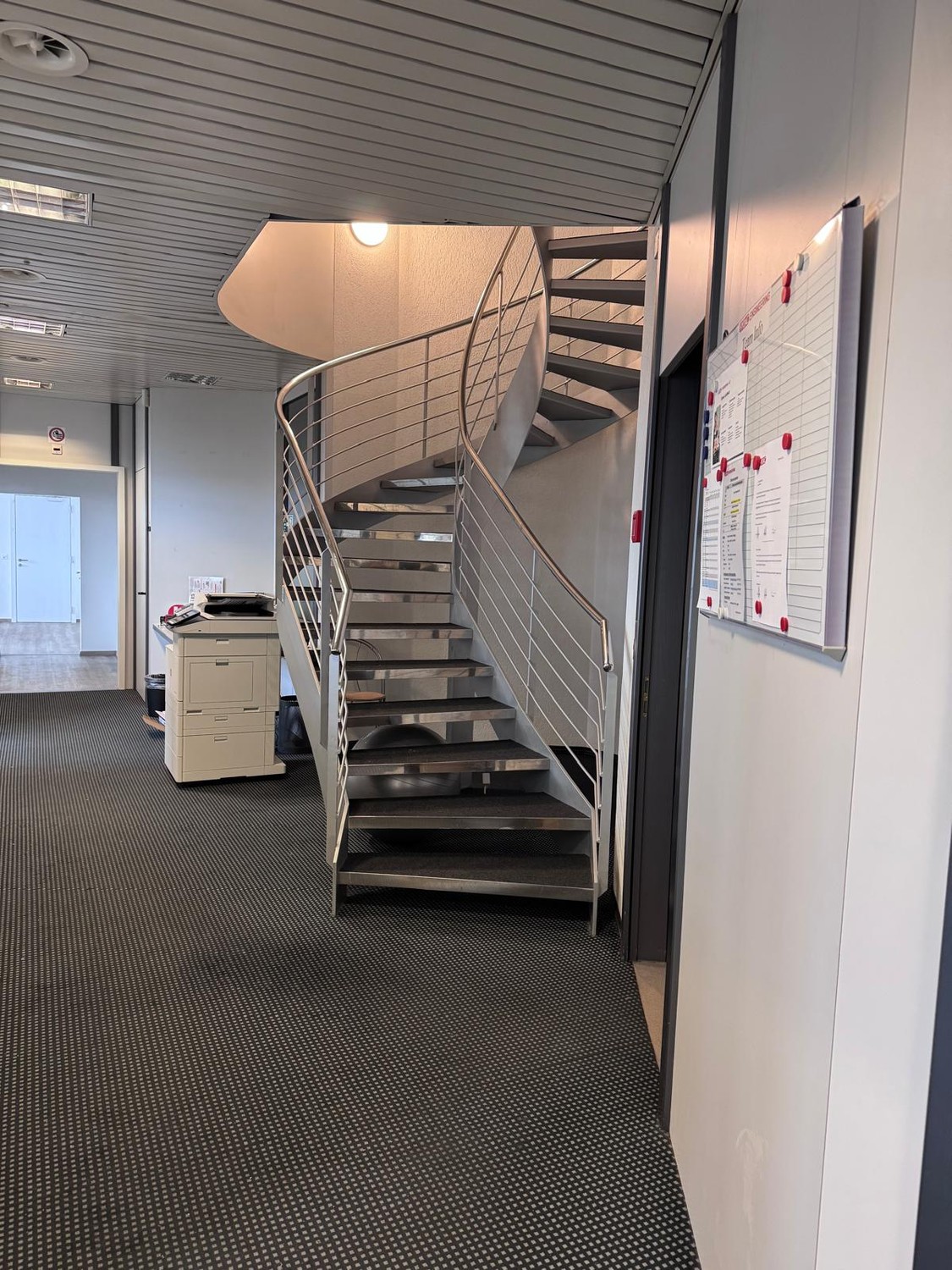 247m² office