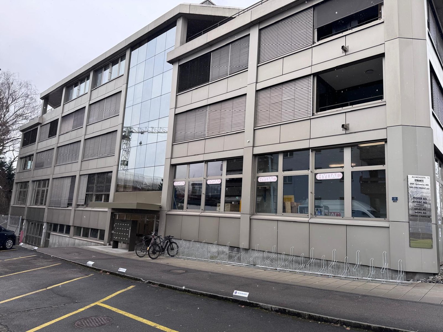 247m² office