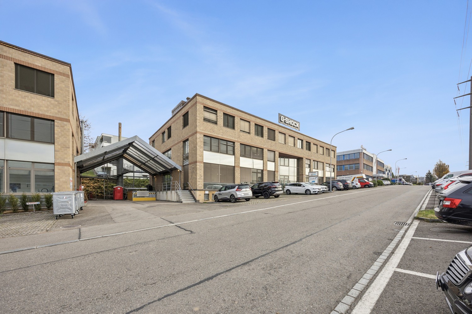269m² commercial