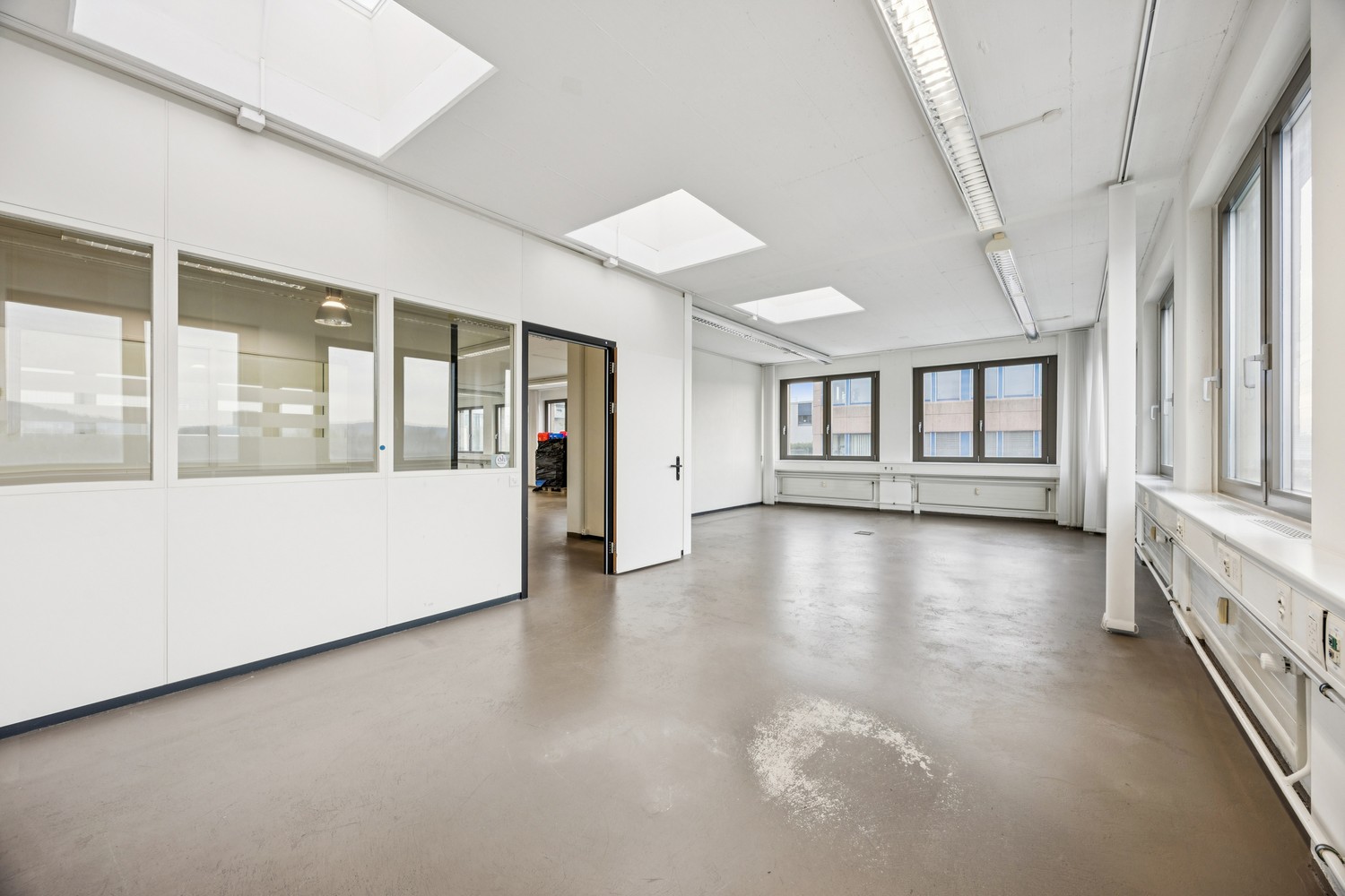 269m² commercial