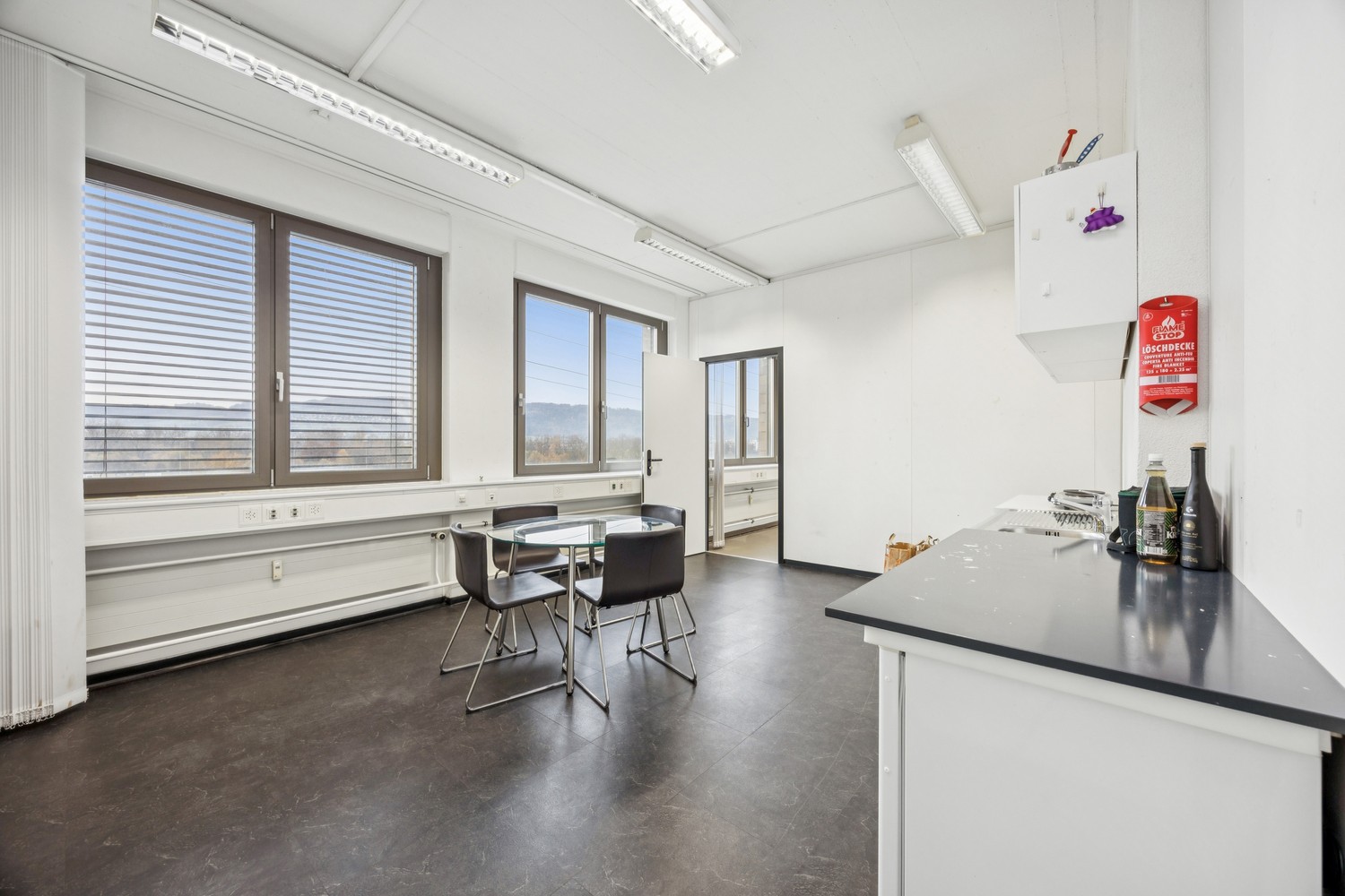 269m² commercial