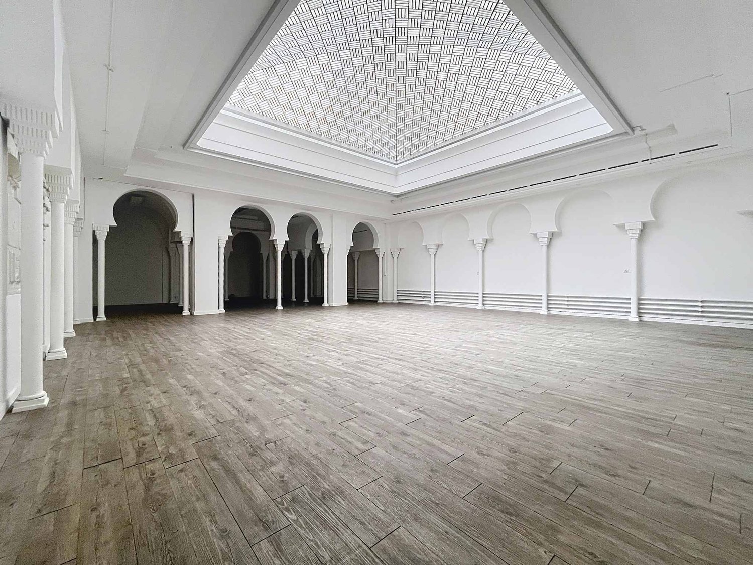 410m² commercial, photo 3 sur 10