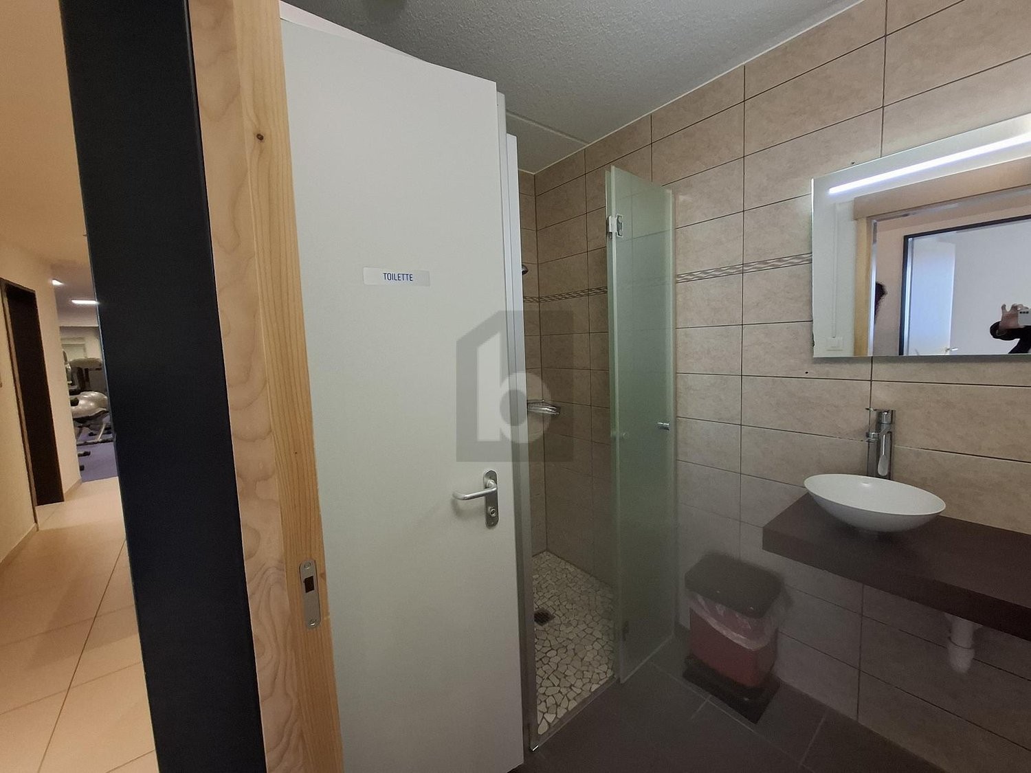 6 rooms apartment