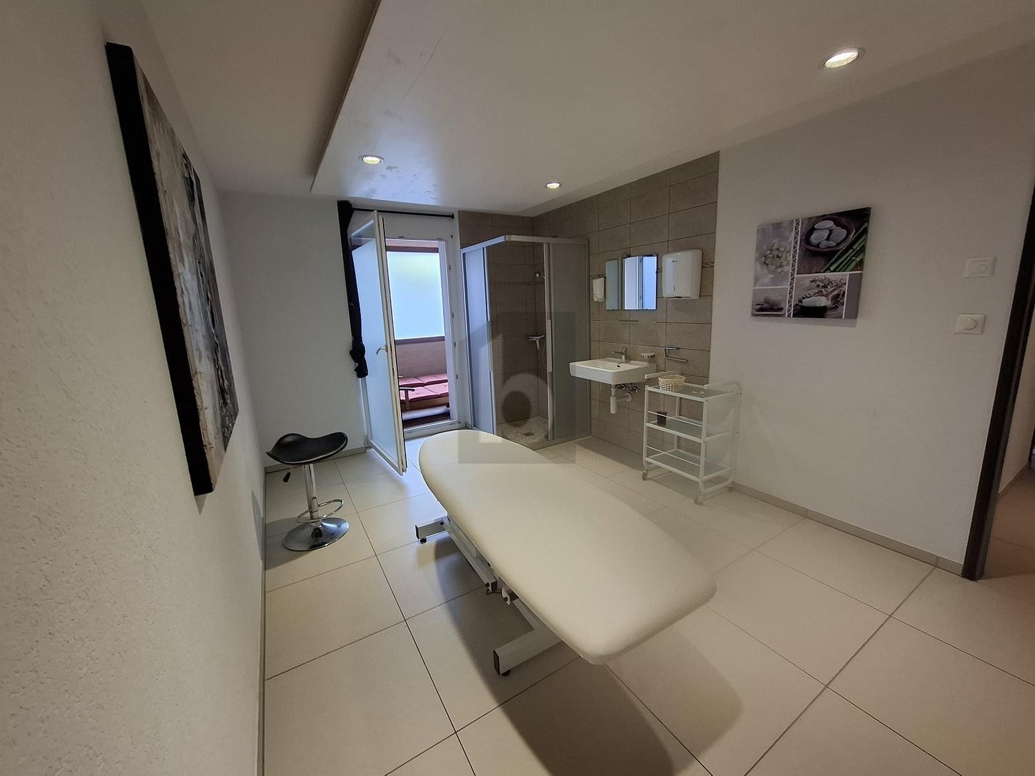 6 rooms apartment