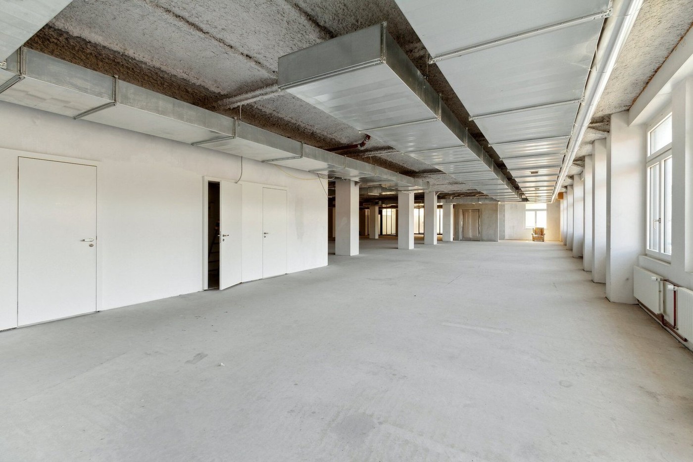 909m² shop, photo 8 of 10