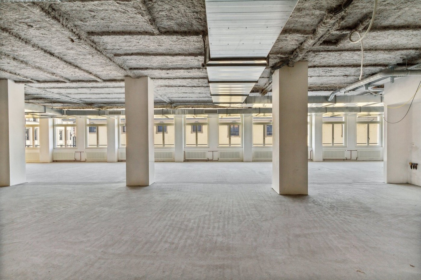 909m² shop, photo 5 of 10
