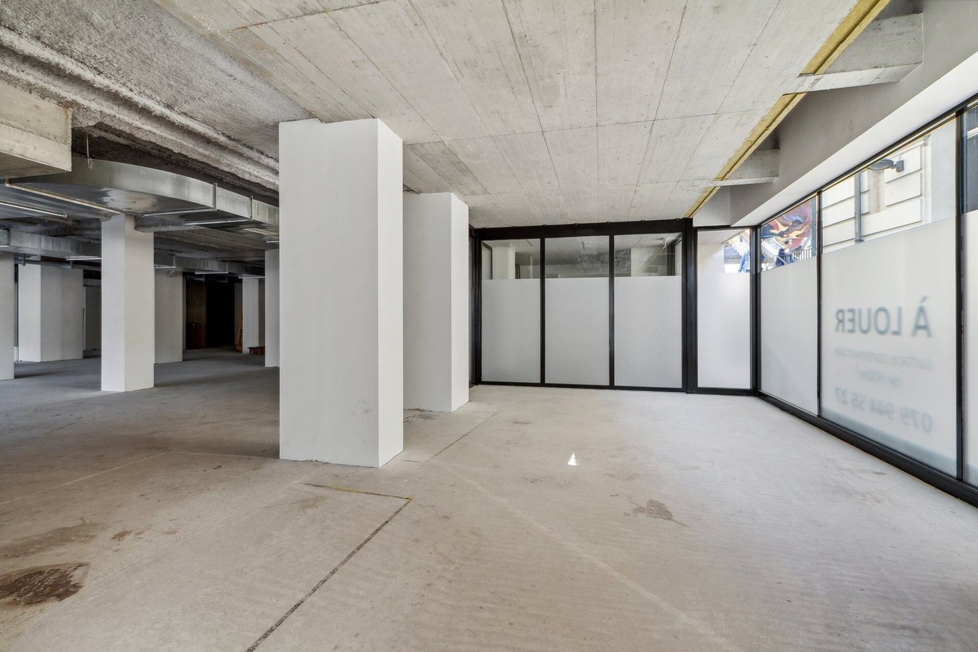 909m² shop, photo 7 of 10