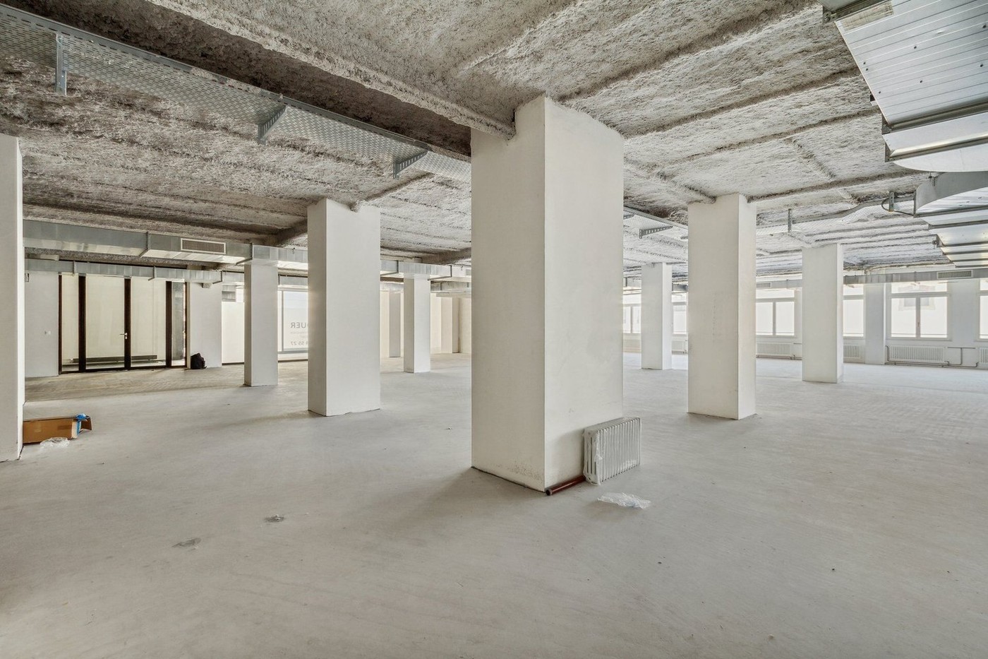 909m² shop, photo 10 of 10
