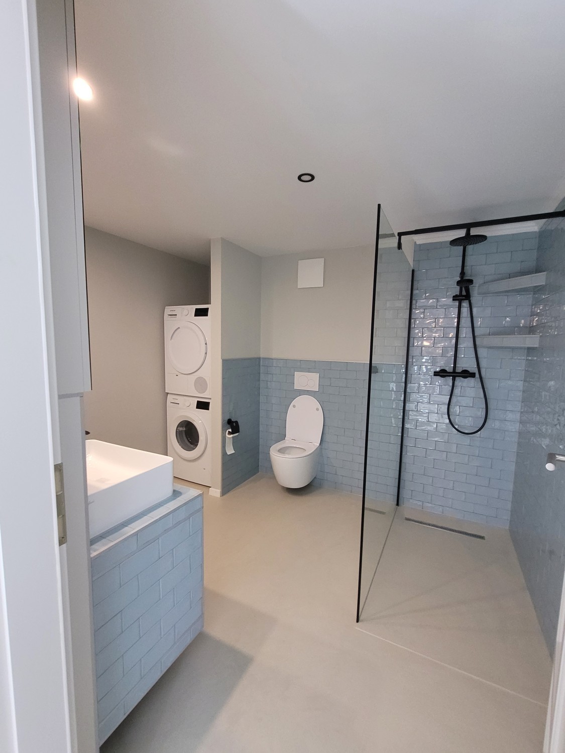 73m² office