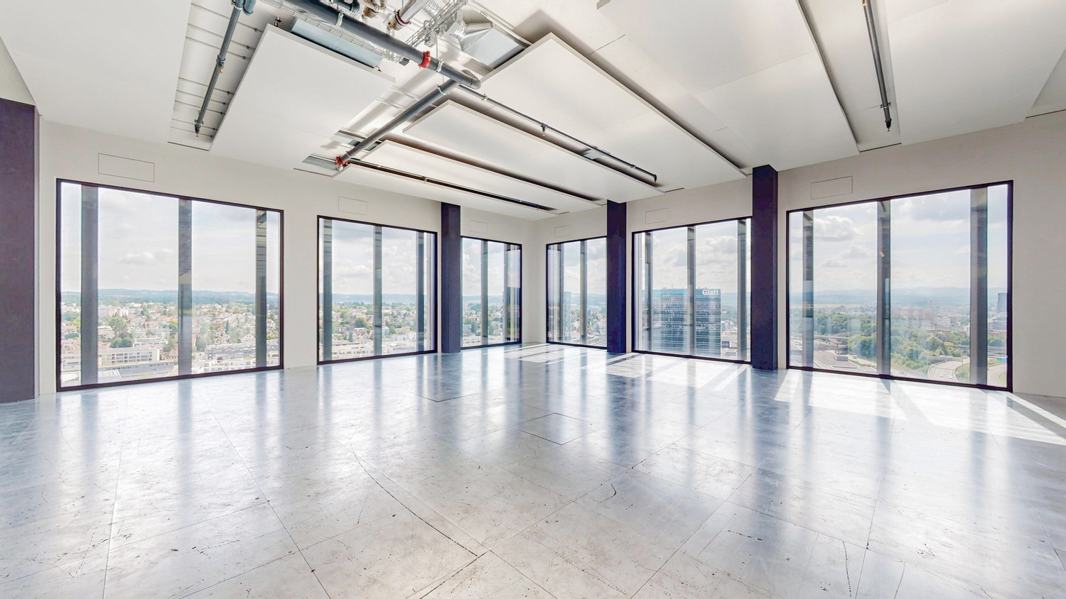 718m² office