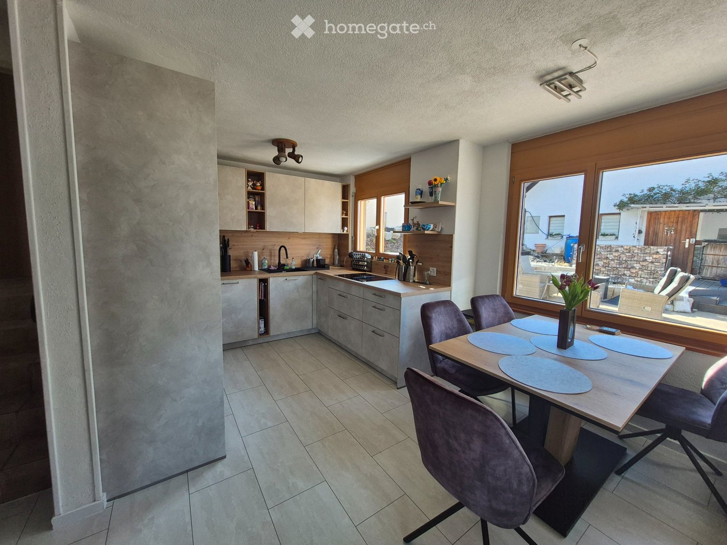 1 room single room

WG room in a prime location near the Stein-Säckingen train station. Shared apartment with plenty of space and extras.

Location:
-Directly in nature with a fitness trail
-5 minute walk to the main transport station Stein-Säckingen (Train: 23 minutes to Basel, 49 to Zürich; Bus: 5
