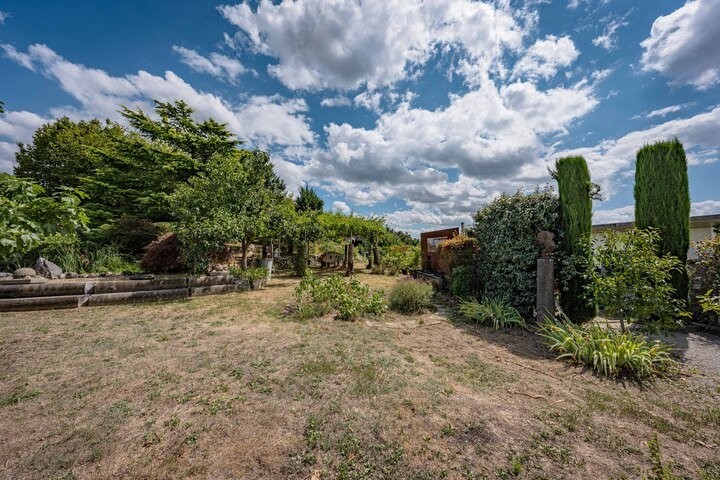 909m² building land