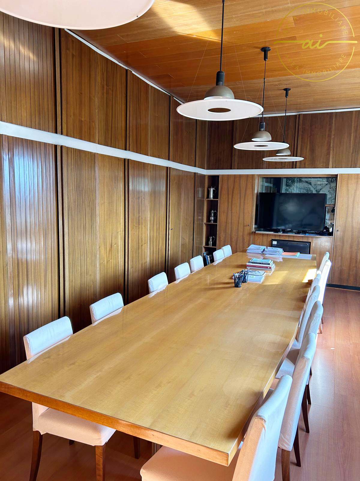210m² bureau