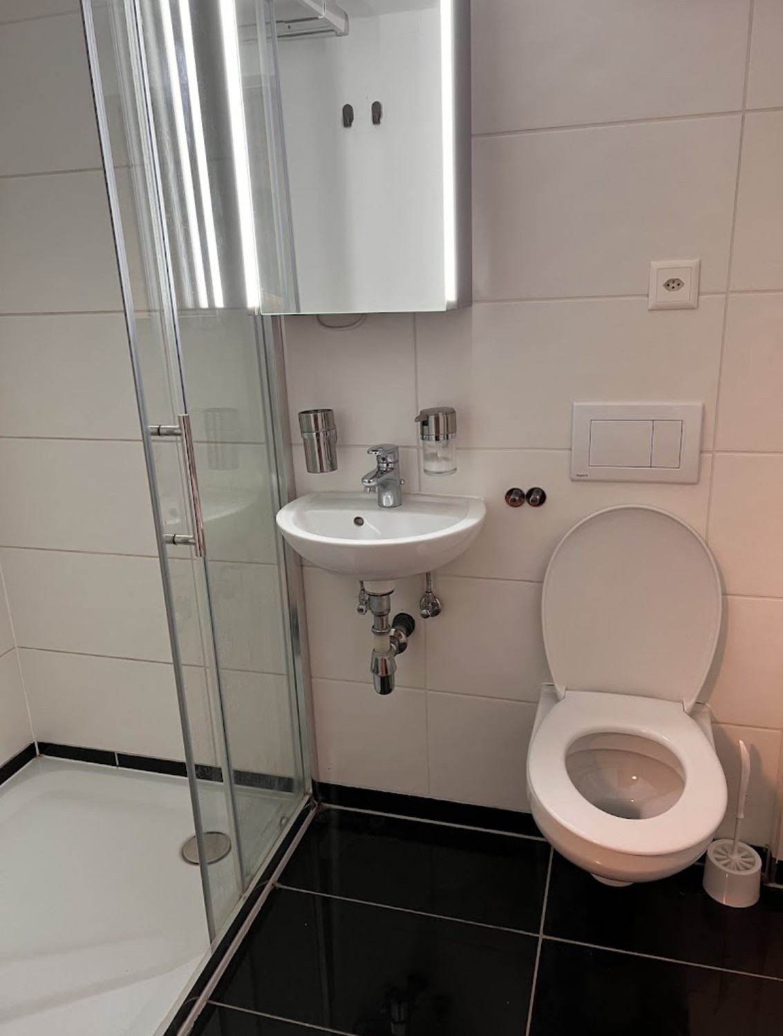 1 room apartment, Foto 1 von 3