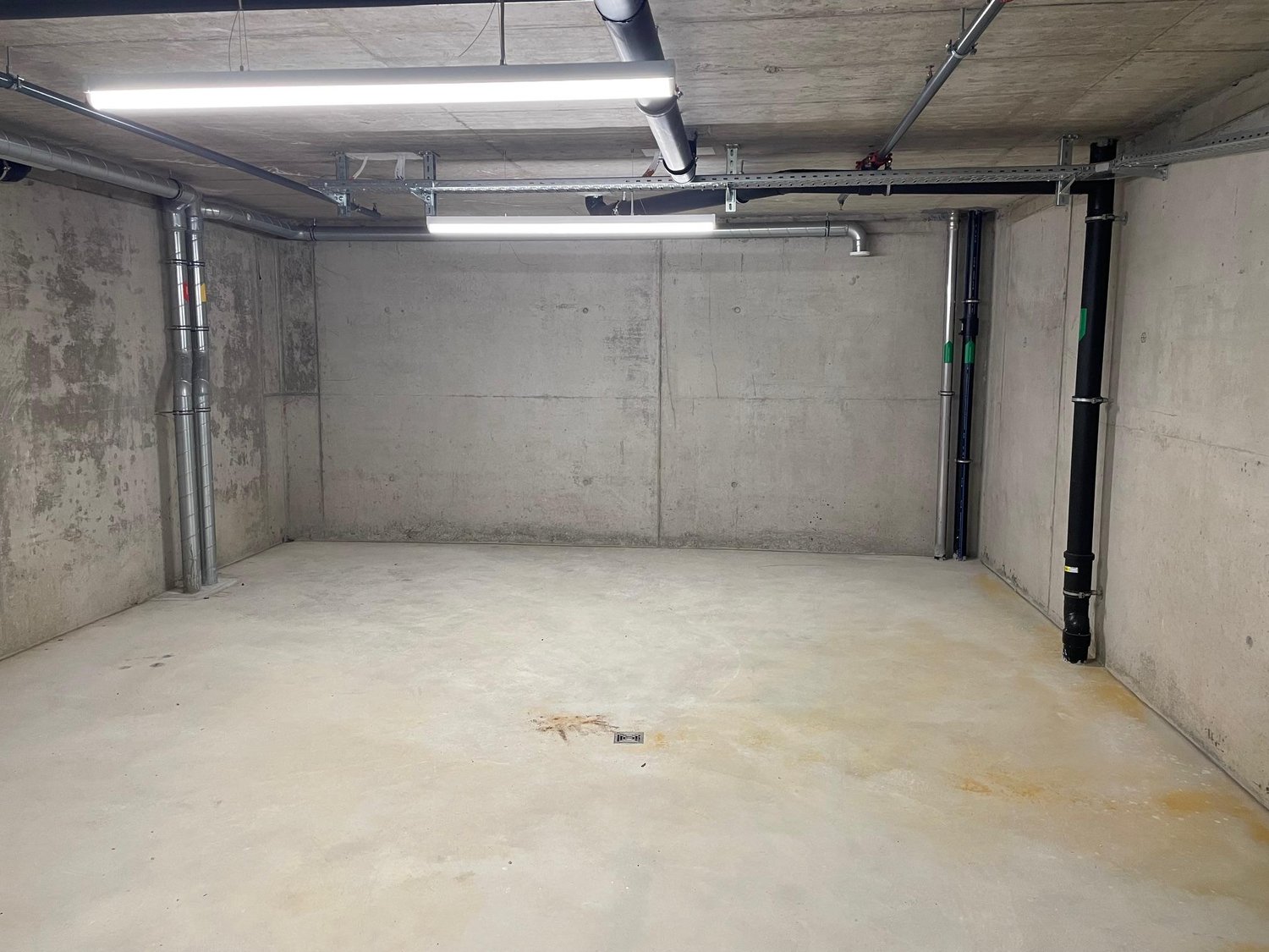 26m² storage room