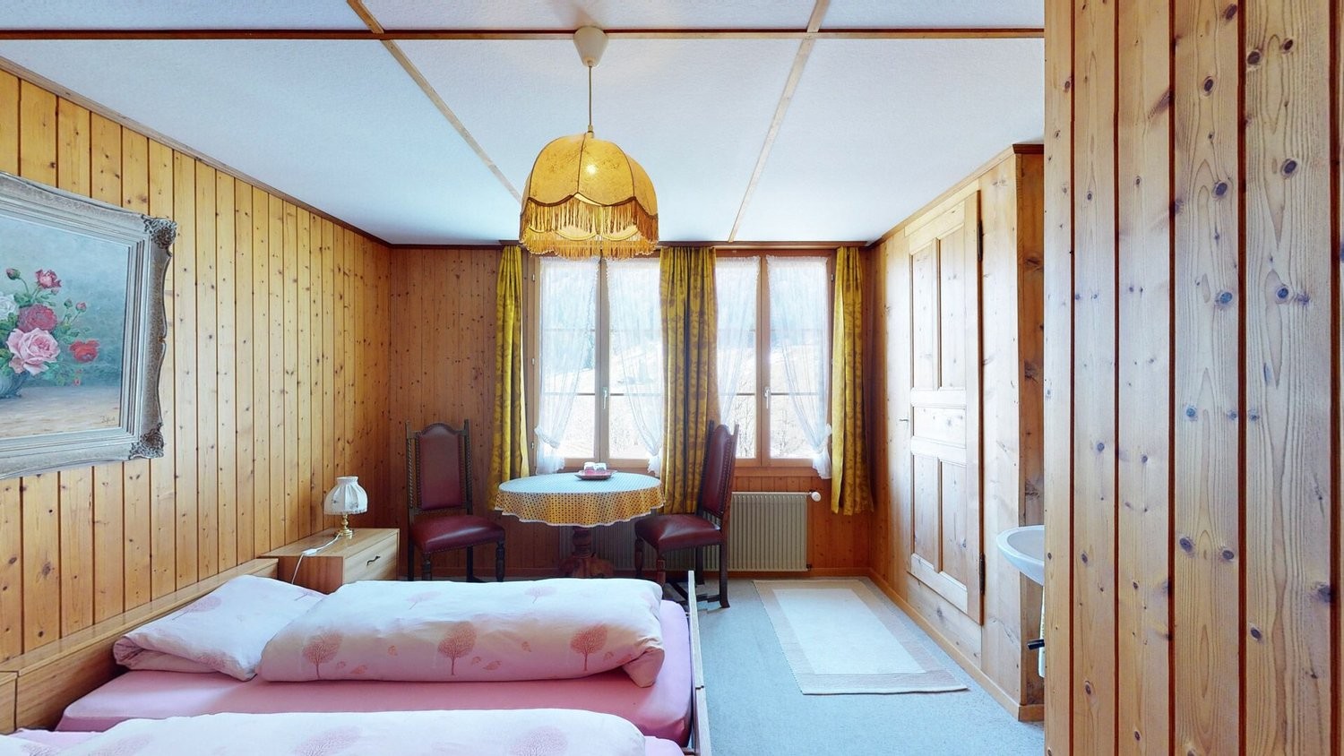 13 rooms single house