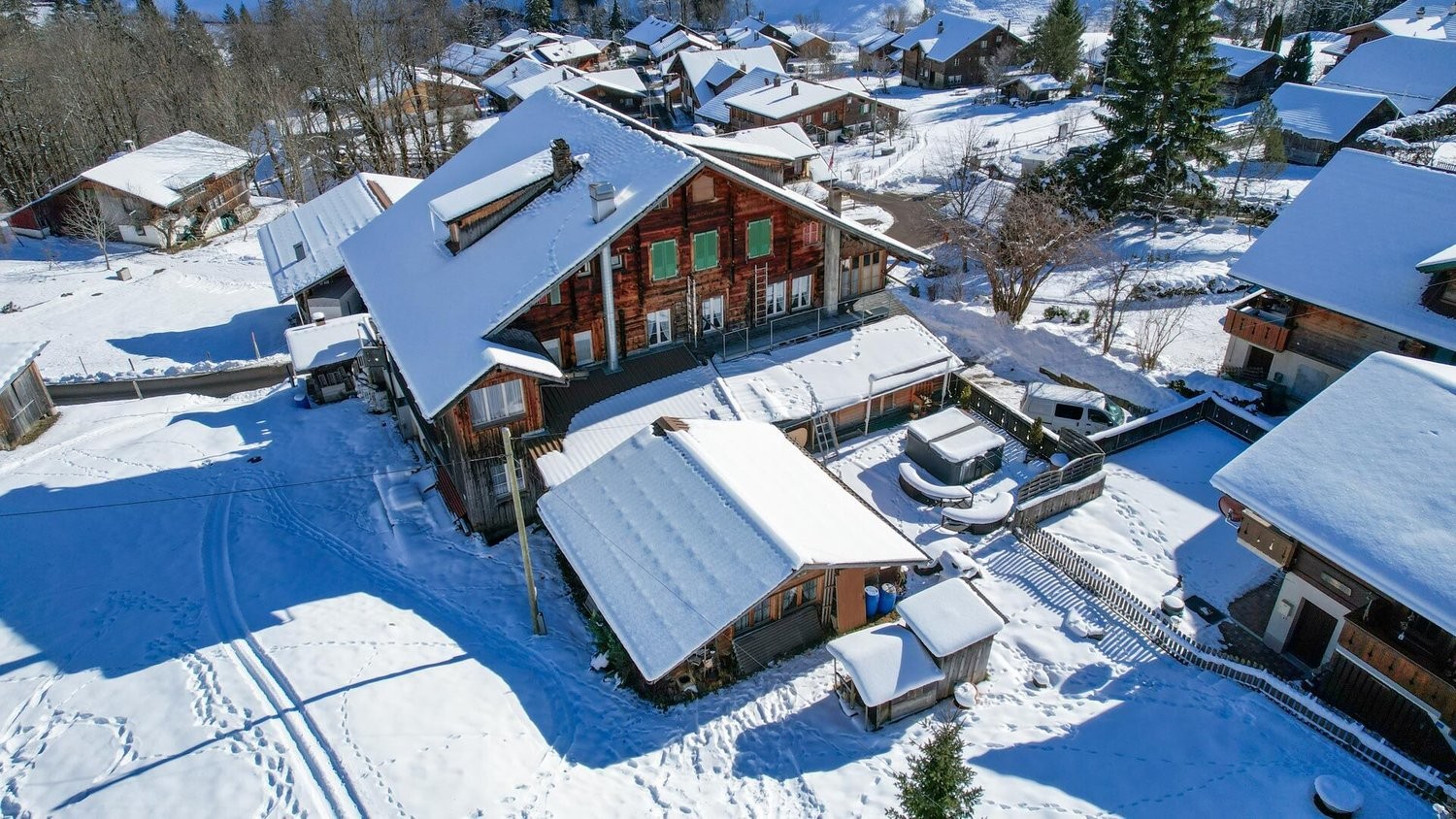 13 rooms single house