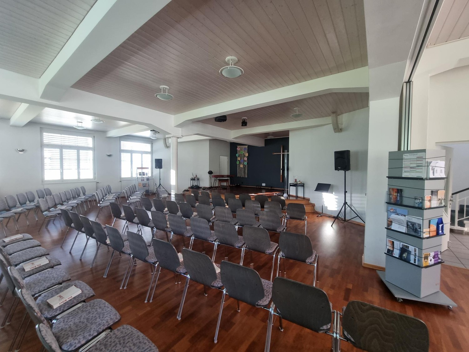342m² office