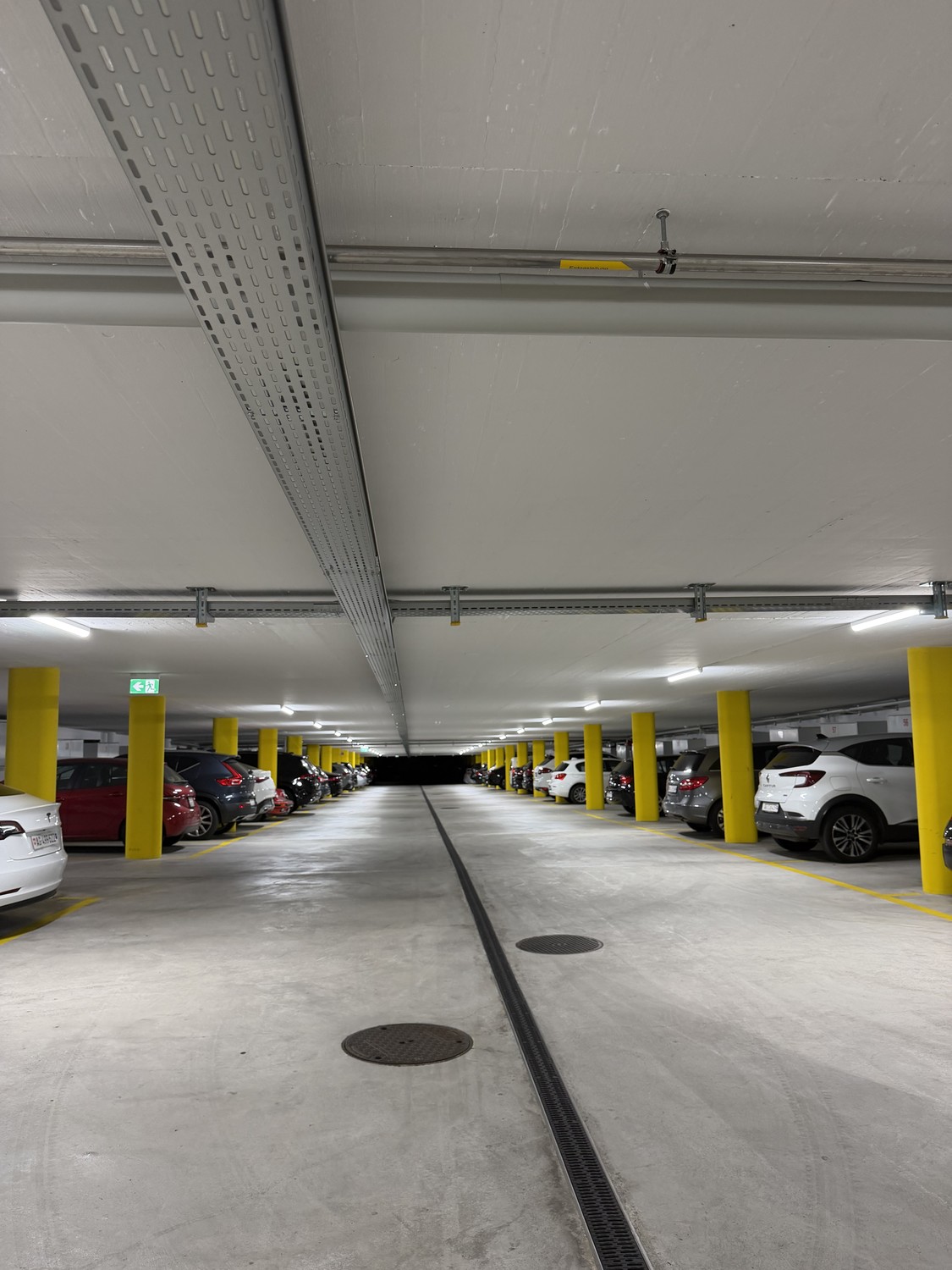 Tiefgaragenplatz, Foto 1 von 3