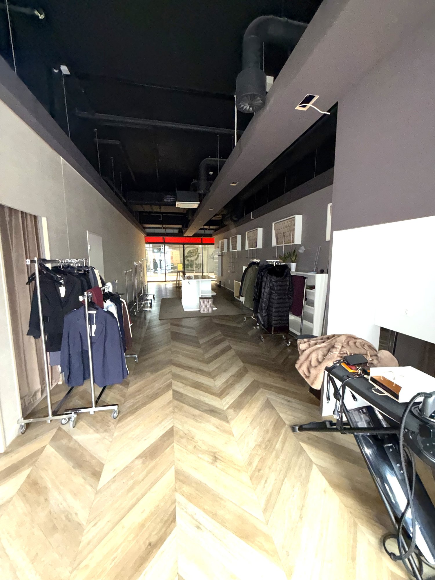 85m² shop