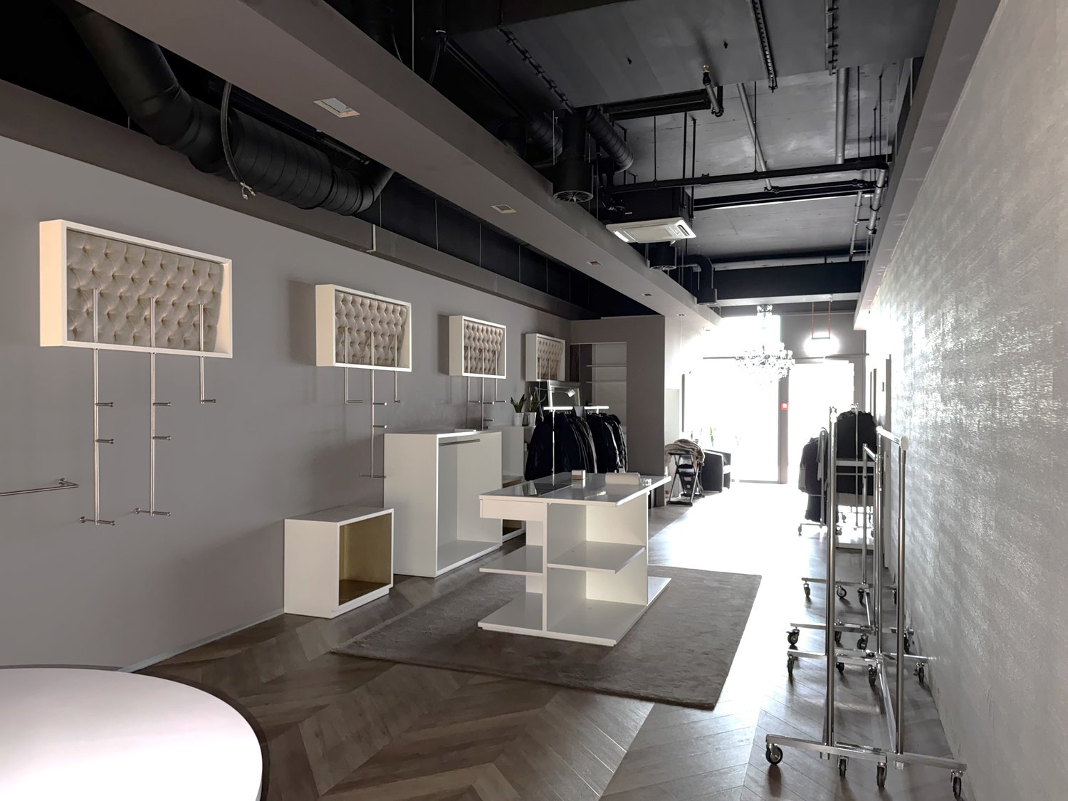 85m² shop