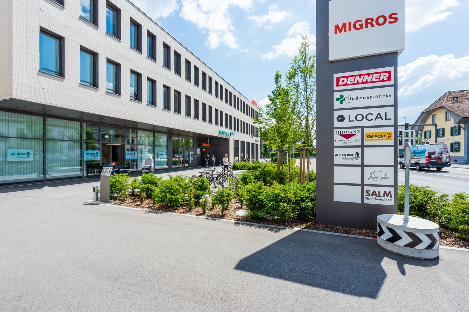 85m² shop