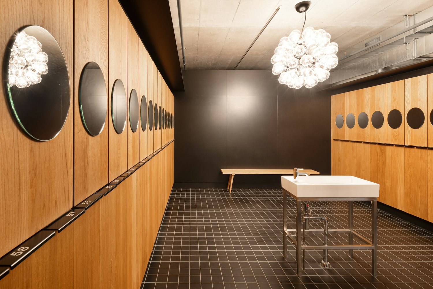 245m² office