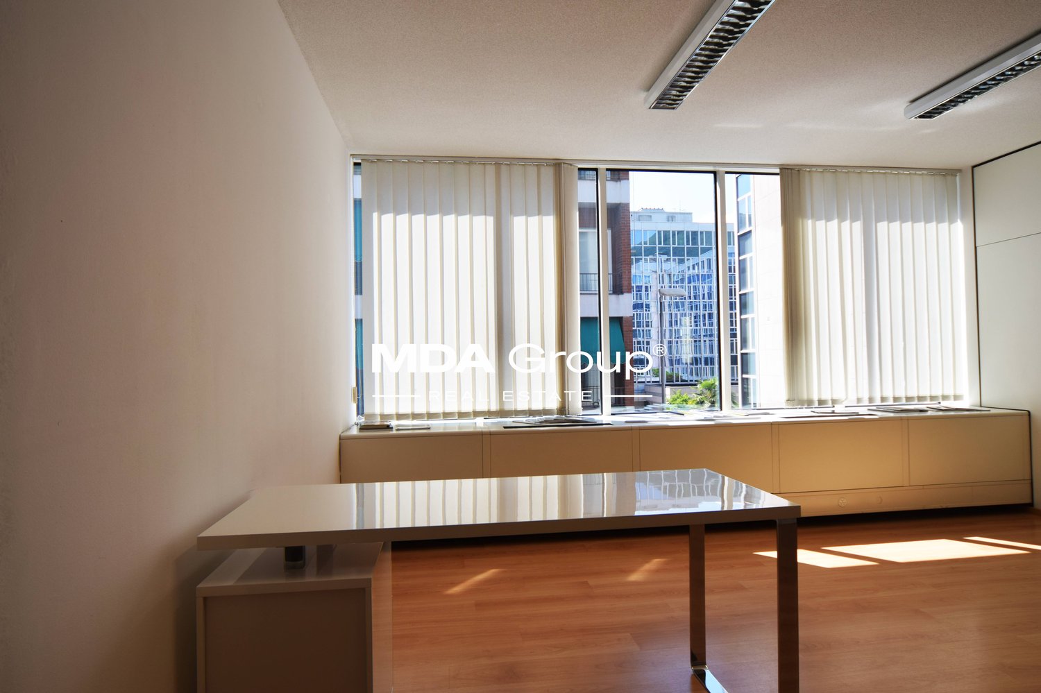 448m² office